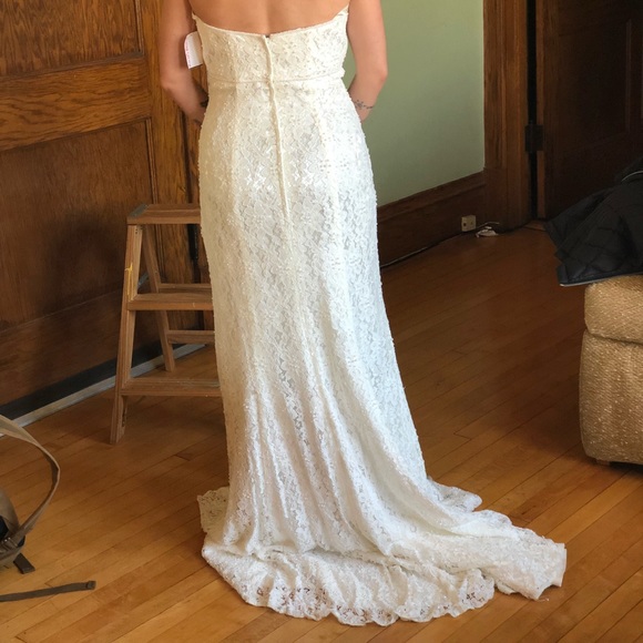 Wedding dress - Picture 2 of 8